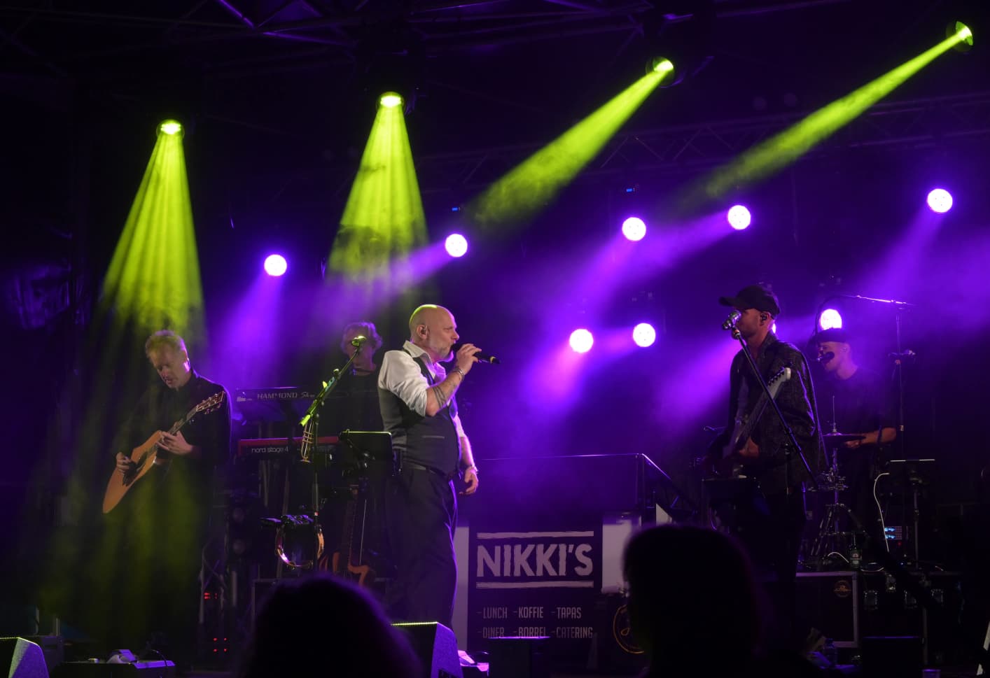 Nikki’s Viert De Zomer in Dalfsen (2026) Het geluidsteam van Juffr. Jannie achter de mixtafel